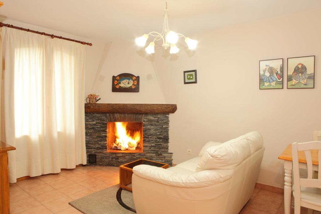 Apartamentos Alba Casa Alquesera Sahun Δωμάτιο φωτογραφία