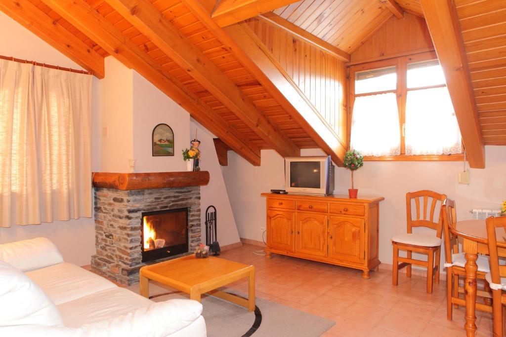 Apartamentos Alba Casa Alquesera Sahun Δωμάτιο φωτογραφία